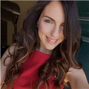 Laureata in lettere offre lezioni a bambini e ragazzi di italiano, storia e storia dell'arte